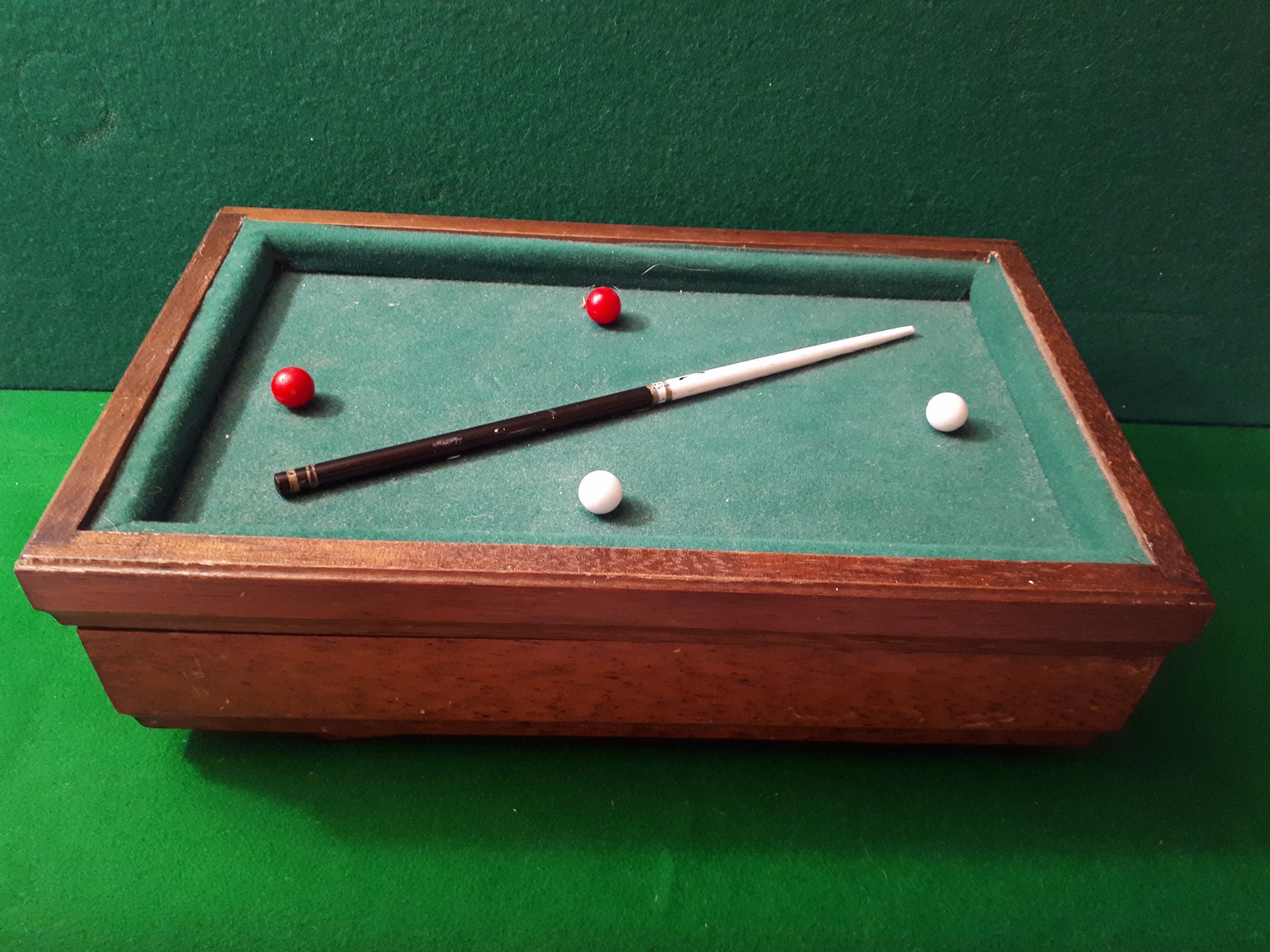 Carom table jewel box